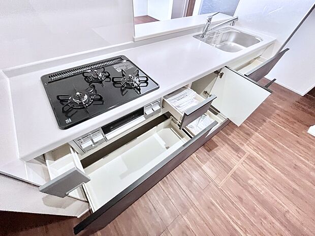 使いやすさを優先したスライド式収納タイプ！