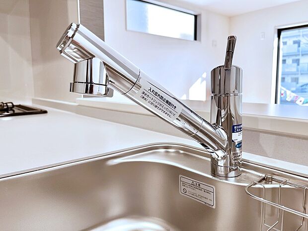 いつでも清潔なおいしいお水を。一つの水栓で水道水と浄水を使い分け。