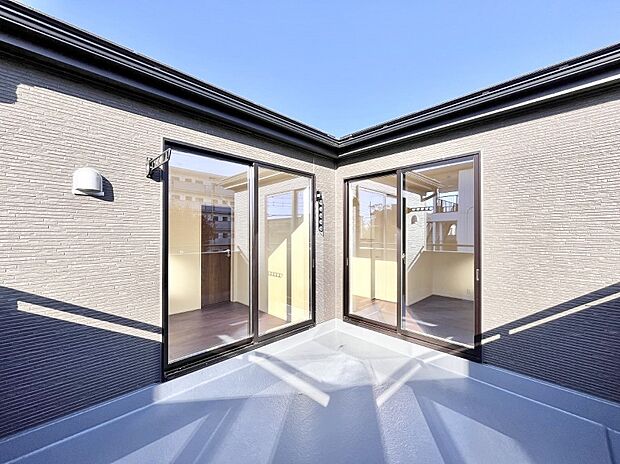 ゆったりバルコニーだから沢山お洗濯ものを干せます。