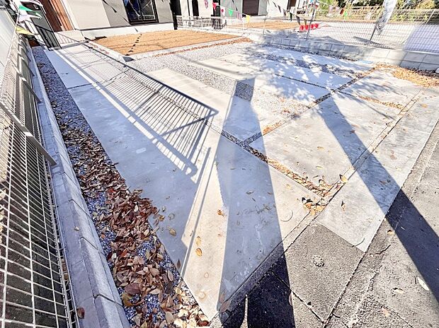 駐車2台可能!急なお客様の駐車に。また、ご家族の自転車スペースとしても大活躍。