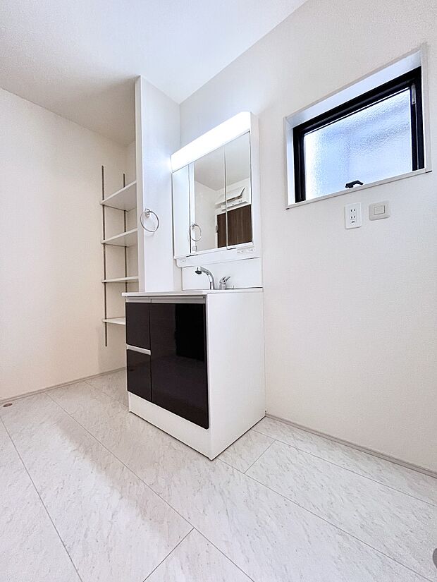 清潔感のある快適空間です。毎日の身支度も気持ち良くお使い頂けます。