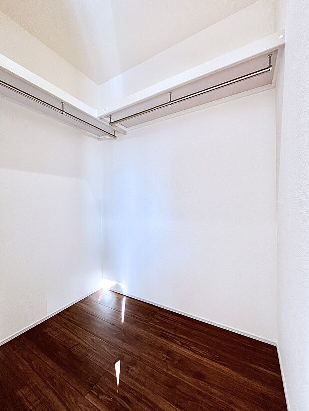 ウォークインクローゼット付きで生活空間を広く利用できます。