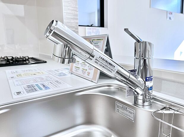 いつでも清潔なおいしいお水を。一つの水栓で水道水と浄水を使い分け。