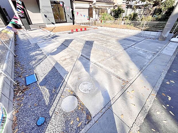 駐車2台可能！急なお客様の駐車に。また、ご家族の自転車スペースとしても大活躍。