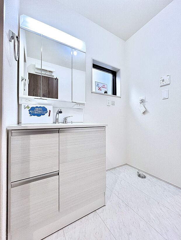 清潔感のある快適空間です。毎日の身支度も気持ち良くお使い頂けます。 