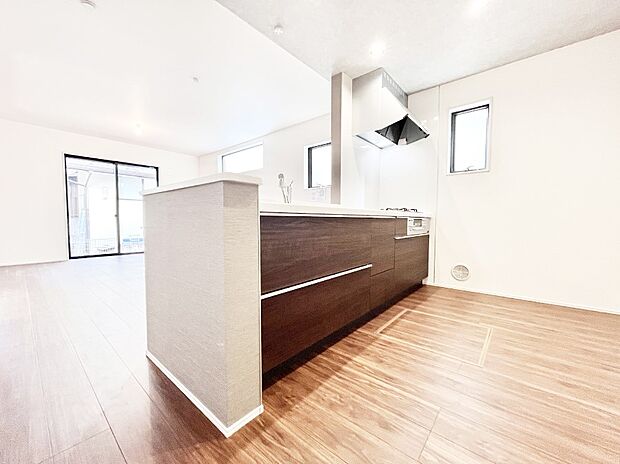 料理をしながらご家族との会話を楽しめる対面カウンターキッチン