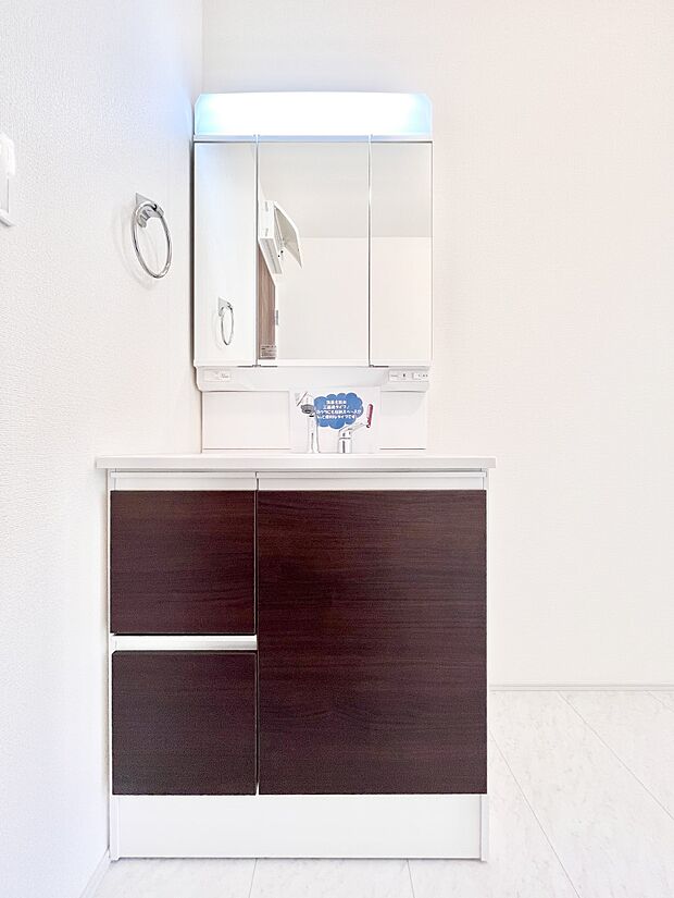 収納力と機能性に優れた洗面化粧台