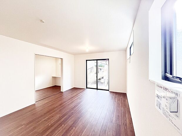 隣接の洋室を開放すればさらに広々空間に