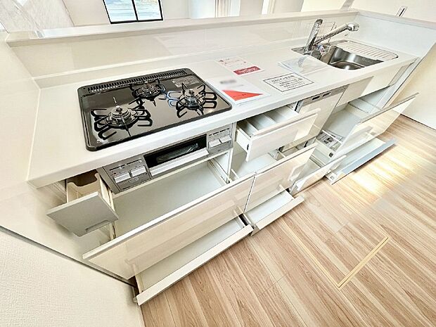 使いやすさを優先したスライド式収納タイプ！