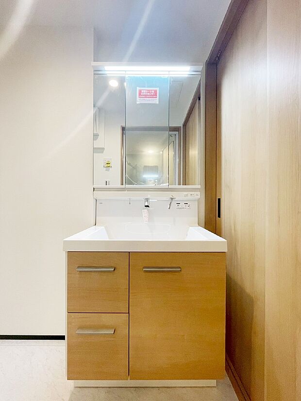 収納力と機能性に優れた洗面化粧台