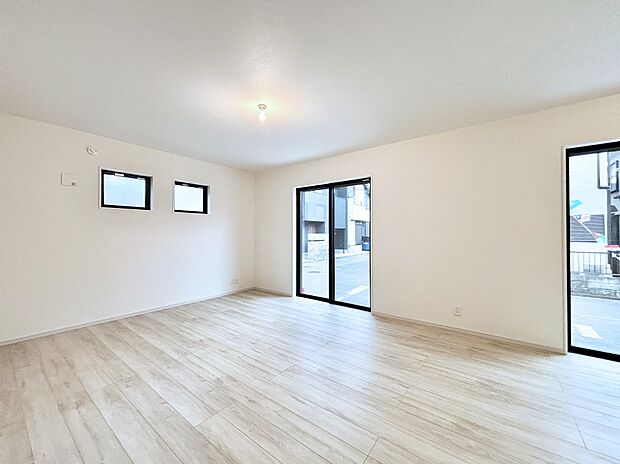 家族の笑顔が自然と生まれてくる、そんな雰囲気のダイニングに仕上がっています。