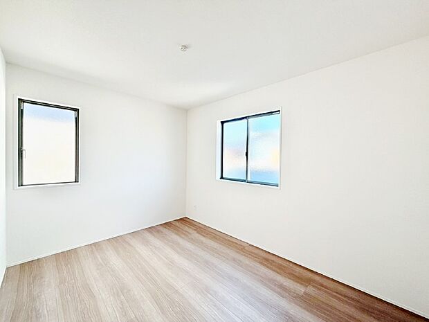 ナチュラルなフローリングはどんなインテリアにもマッチ。  　