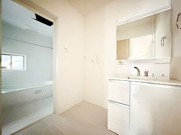 身支度もスムーズにおこなえる脱衣場