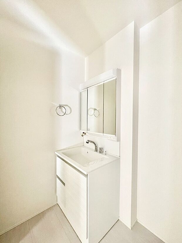 収納力と機能性に優れた洗面化粧台