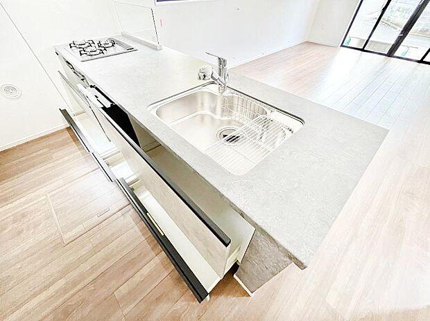 使いやすさを優先したスライド式収納タイプ!