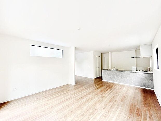 家族の笑顔が自然と生まれてくる、そんな雰囲気のダイニングに仕上がっています。