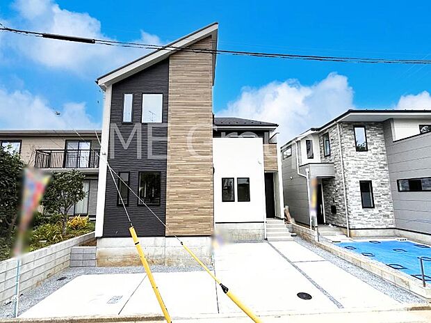 開放感溢れる広々リビングで家族団らんが楽しめるマイホーム！