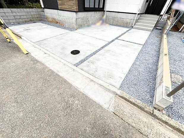 カースペースは2台駐車可。セカンドカーや来客時に便利です！