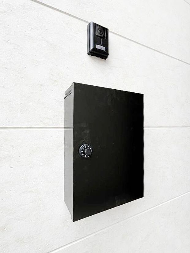 シンプルデザインのポスト。