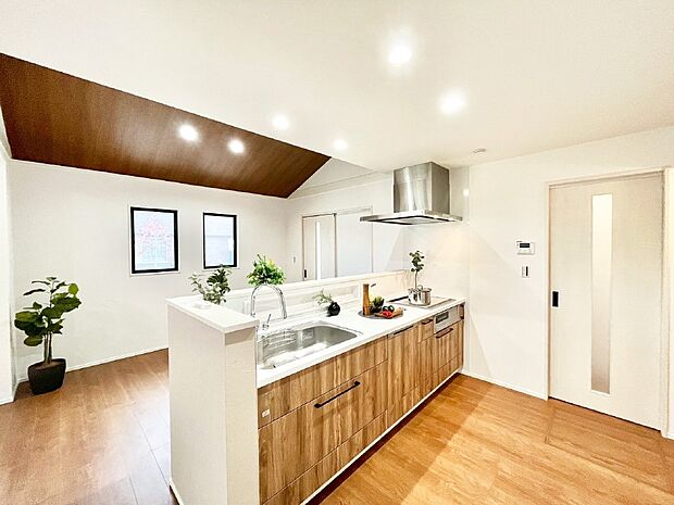 料理をしながらご家族との会話を楽しめる対面カウンターキッチン