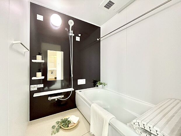 落ち着いた雰囲気でゆっくりお寛ぎいただけるバスルーム