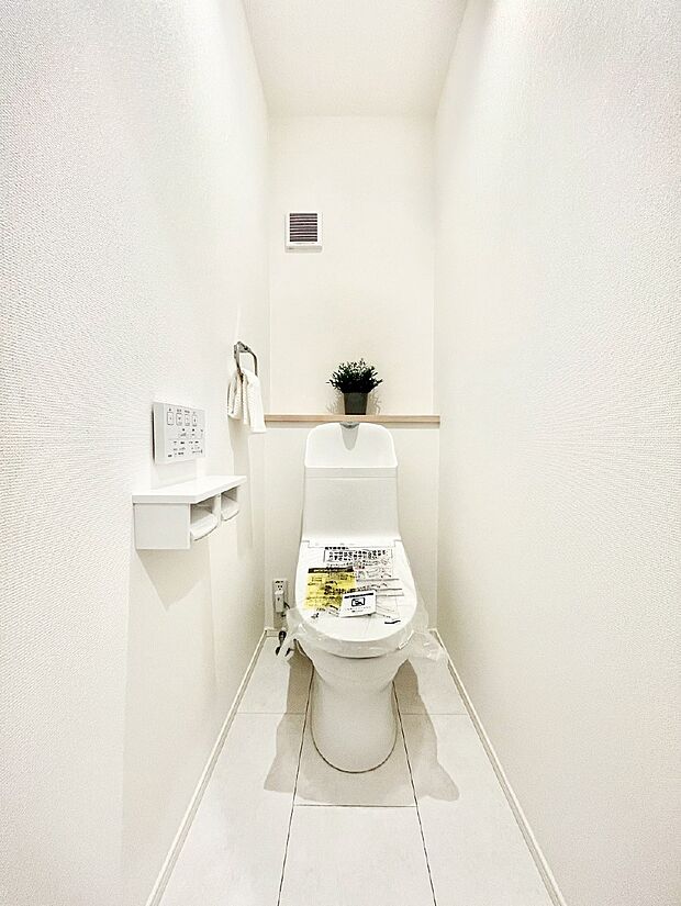 明るく清潔感のあるトイレです。