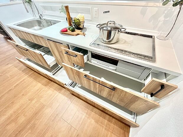 使いやすさを優先したスライド式収納タイプ！