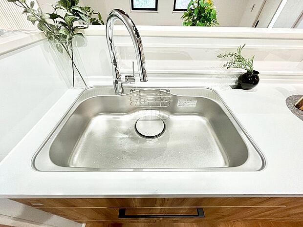 広々としたシンクでお料理やお皿洗いもラクラク快適に!