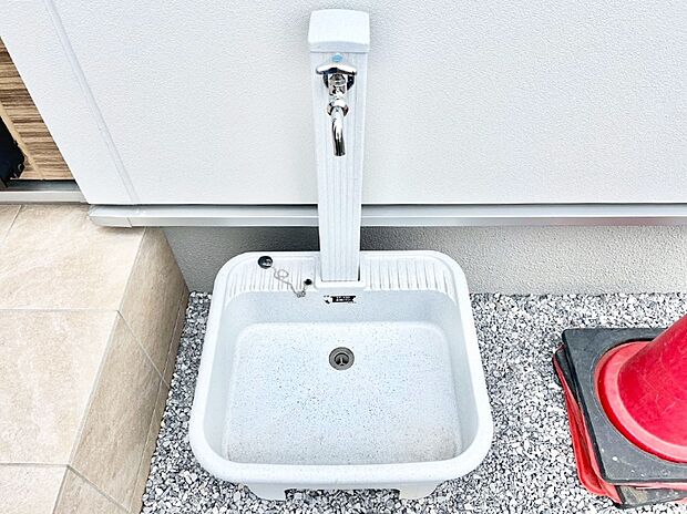 外水栓があると、庭のお手入れやちょっとした手洗い・洗車に便利です！ 