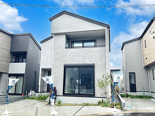 シンプルで落ち着きのある建物は住むかたの個性でオリジナルなものになっていきます。