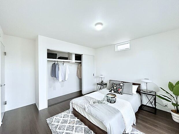 使いやすい形でベットや家具の置き方にも困ることもありません。