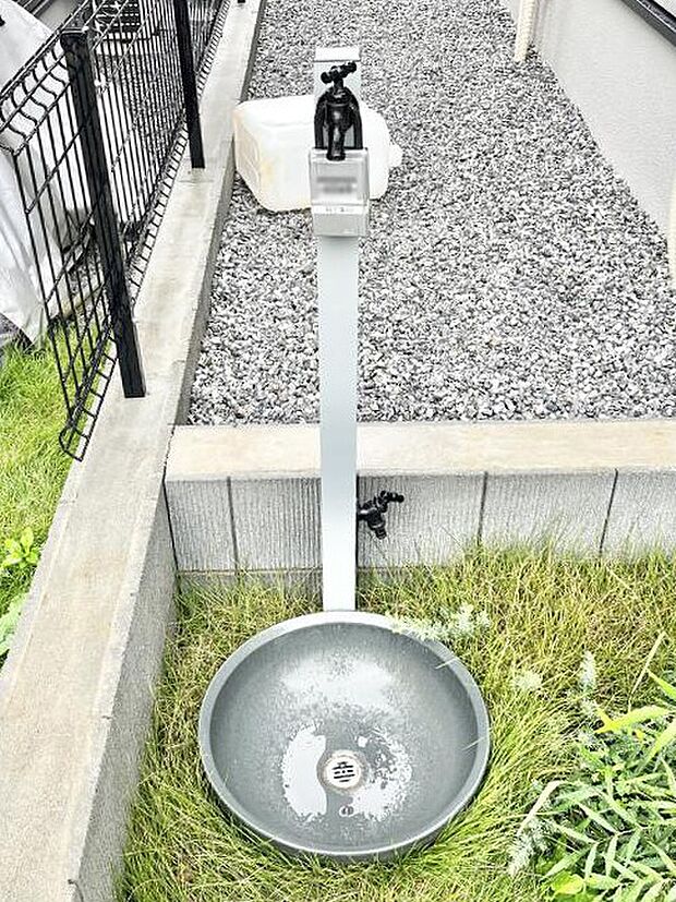 外水栓があると、庭のお手入れやちょっとした手洗い・洗車に便利です!