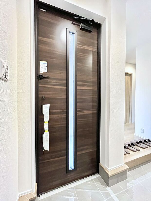 明るい玄関はお客様をお出迎えするのにぴったりです!