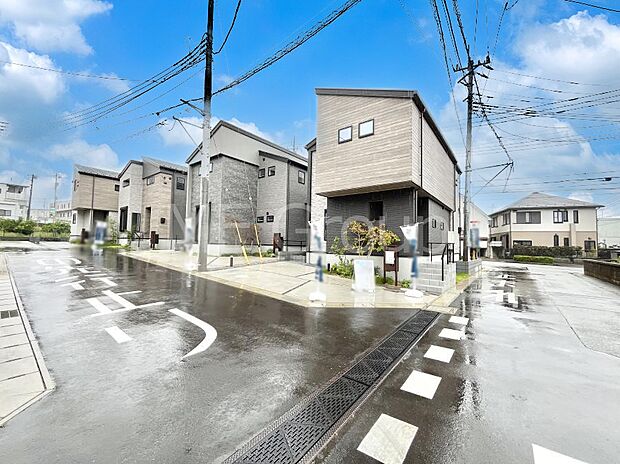 角地なので日当たりも良く、お家が堂々として見えます。