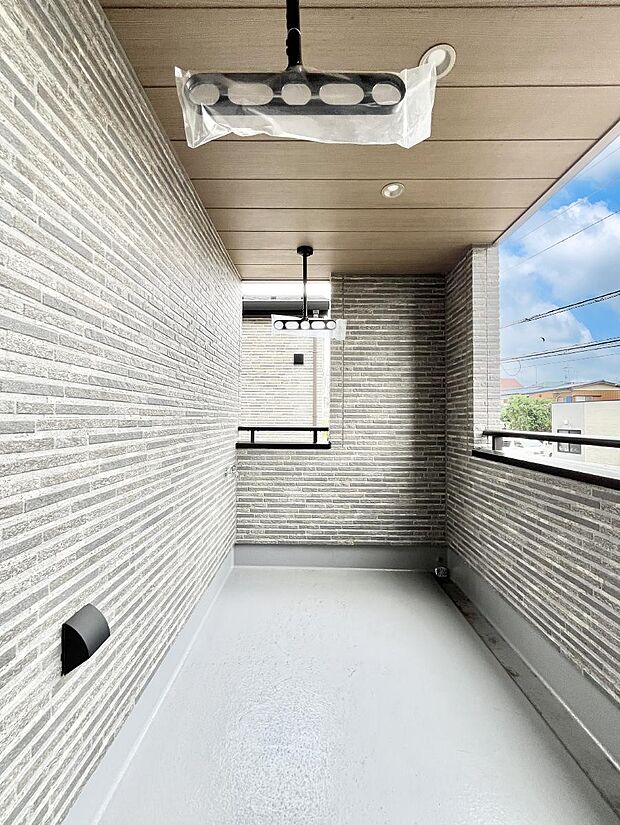 ゆったりバルコニーだから沢山お洗濯ものを干せます。