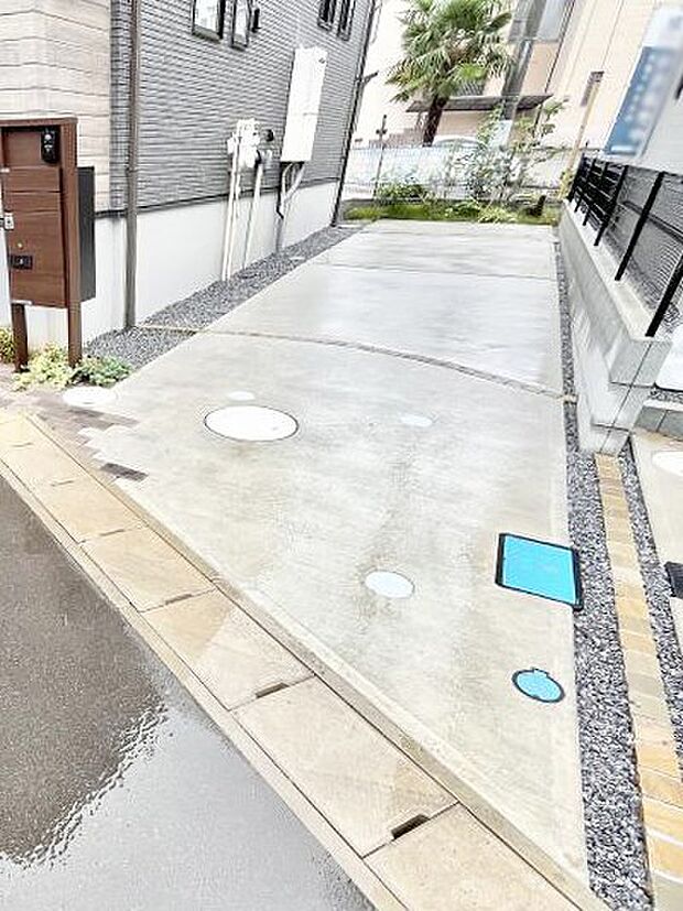 駐車2台可能!急なお客様の駐車に。また、ご家族の自転車スペースとしても大活躍。