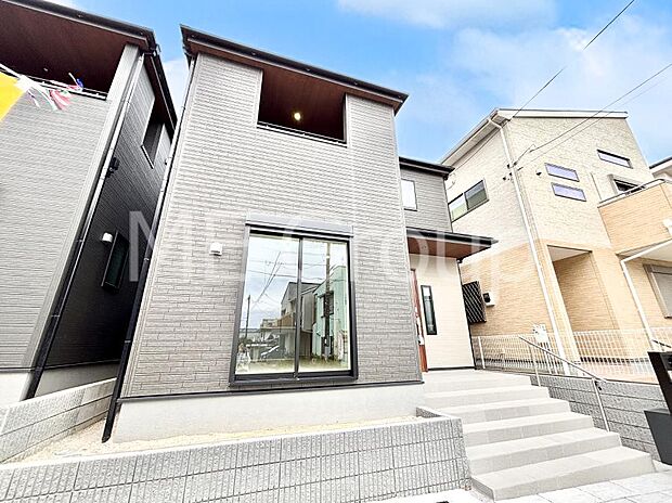 たっぷりの陽光と開放感に包まれる明るい住まい  