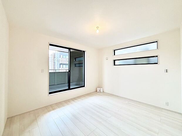 明るいバルコニーサイドに洋室を設置。目覚めの良い寝室に。