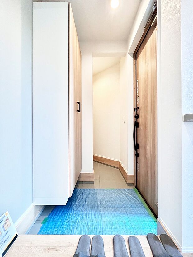 ご家族やお客様を気持ちよくお出迎えできる穏やかな雰囲気の玄関です。