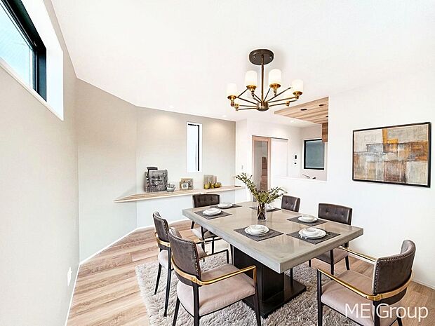 プライバシーも守れる2階リビングは明るく開放感たっぷり! ※家具はCGです