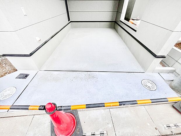 目の前が駐車場だと雨の日も大量にお買い物をした時も便利ですね