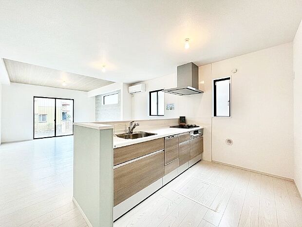 料理をしながらご家族との会話を楽しめる対面カウンターキッチン