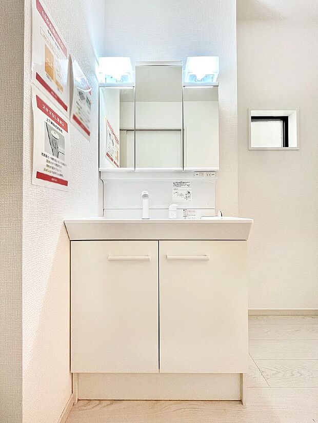 収納力と機能性に優れた洗面化粧台