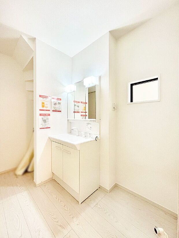 ゆとりの洗面スペースで朝の身支度もスムーズに
