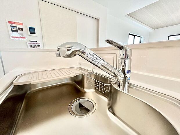 いつでも清潔なおいしいお水を。一つの水栓で水道水と浄水を使い分け。