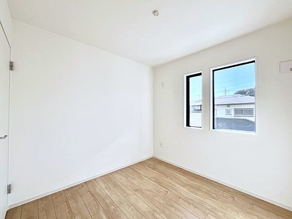 使いやすい形でベットや家具の置き方にも困ることもありません。