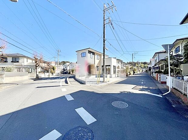 角地なので日当たりも良く、お家が堂々として見えます。