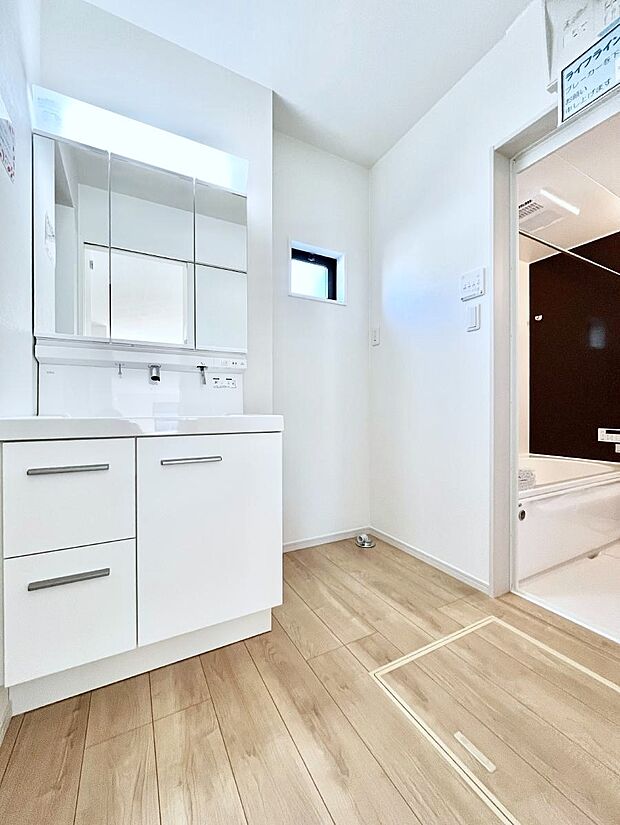 清潔感のある快適空間です。毎日の身支度も気持ち良くお使い頂けます。