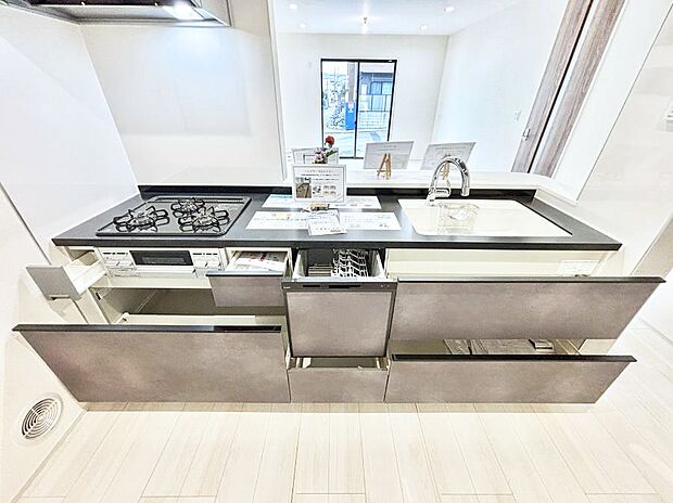 使いやすさを優先したスライド式収納タイプ!