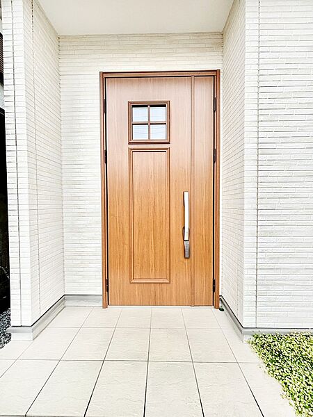 大切な家族、来客を出迎える玄関。
